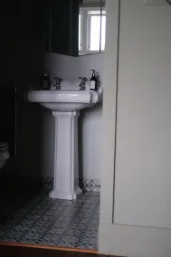 The Crown Inn Dial Post - Bathroom
