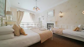 The Old Tramhouse Self Catering Traditional Charming Apartments Located In The Heart Of Historic Stirling For Short-Long Stays In Stirling For Tourism & Events & Contractor Base Stays For Central Belt Area & Open To Book All Year Round - Rom