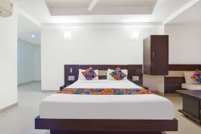 FabHotel Skyland - Inside Bhavya Shopping Complex - Habitación