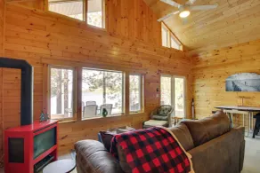 Dock + Fire Pit: Lakefront Cabin in Deer River! - Interiør