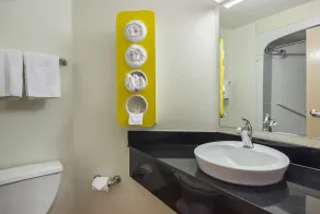 Motel 6-Whitby, ON - Toronto East - Salle de bain