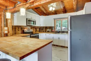 Classic New England Cabin on Belleau Lake - Interiør