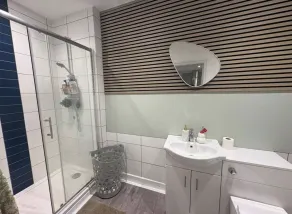 Spacious 3-Bed Terrace, Great Links - Bagno