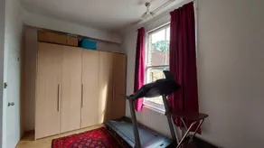 Extra Large One Bedroom Flat with Parking - Værelse