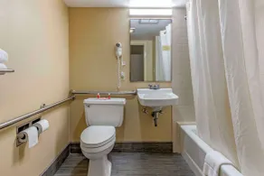 Econo Lodge & Suites Southern Pines - Pinehurst - Baño