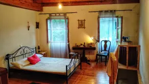 Traditionelt græsk hus i Corfu, landsbyen Sinarades, tæt på havet - Image 1