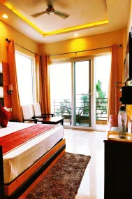 Wood Stock Kasauli - Rooms & Cottages - Panoramic View & Balcony Rooms - Room