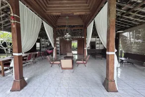 Carla Garden - Lobby