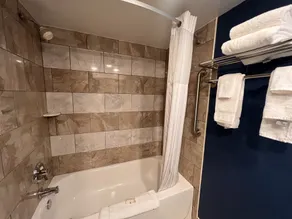 Quality Inn & Suites Louisville East - Salle de bain