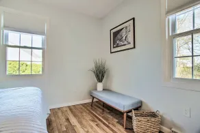 Hen Cove Home w/ Wood Deck - Walk to Beaches! - Interior
