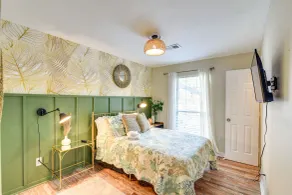 Central Seabrook Home: Pool ~ 2 Mi to Nasa Center! - Chambre