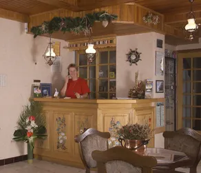Hôtel Les Côtes, Résidence Loisirs et Chalets - Rezeption