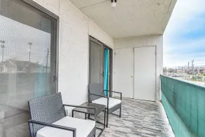 Houston Condo w/ Pool Access ~ 1 Mi to NRG Stadium - Interior