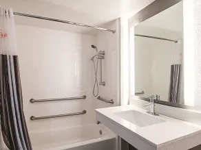 La Quinta by Wyndham Cincinnati Sharonville - Salle de bain