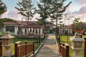 The White Resort and Spa Pawna - Restaurant