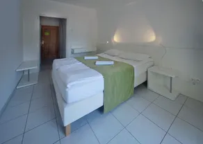 Hotel Holiday Csopak - Habitación