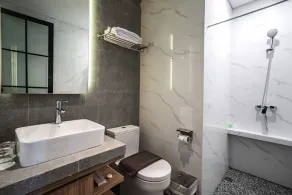 LOA Living Solo Baru - Bathroom