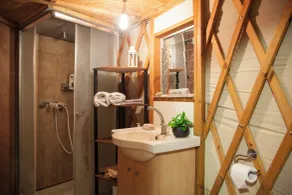 Yurt Located in a Little oak Grove - Bagno