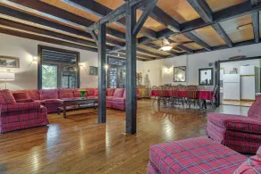 Expansive Eagle Lake Escape w/ Boathouse + Beach - Interni
