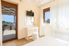 Levanda Luxury Stone Villa - Chambre