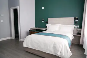 Starlight Hotel Near LGA Airport - Room