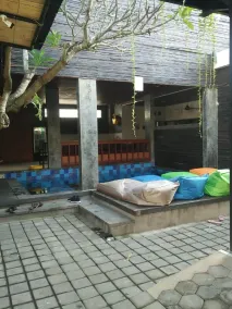Made House Homestay and Dormitory - Pool