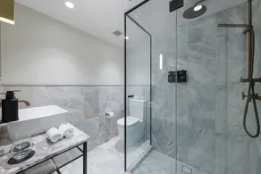 202 Elizabeth - Bathroom