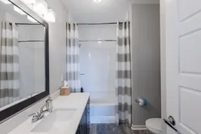 Sunny Retreat Near Mayo Heated Pool & King Bed - Bathroom