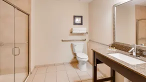 Best Western Plus Atrium Inn & Suites - Salle de bain