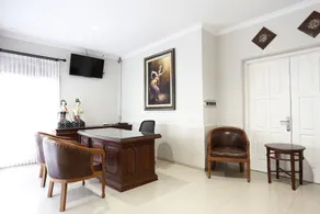 RedDoorz Plus near Adisucipto Airport 2 - Mostrador del conserje