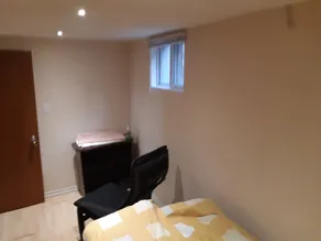 McMaster Accommodations - Room