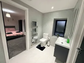 Luxury home 5 bedroom 3 bathroom games room parking - Zimmer