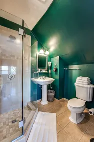 Riverdale Inn - Bathroom