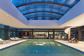 Ramada Plaza Lianyungang - Piscina