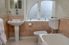 Best Western Queens Hotel - Bathroom