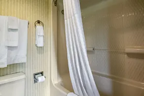 Quality Inn Portsmouth - Bathroom