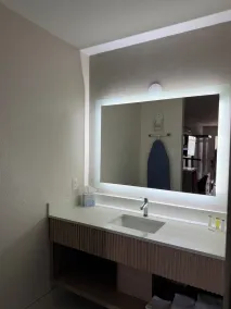 Days Inn by Wyndham Granbury - Salle de bain