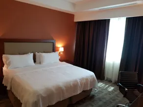 Holiday Inn & Suites Plaza Mayor by IHG - Zimmer