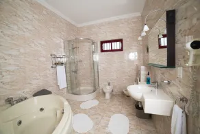 Hotel Elegance NV - Bathroom
