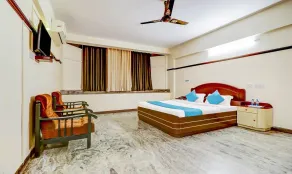 Hotel Rvees Regency - Quarto