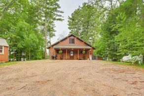 Boat Dock, BBQ & Fireside Fun: Clam Lake Cabin - Innvendig
