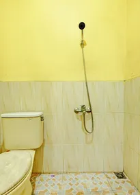 OYO 92406 Hotel Renata 1 - Bathroom