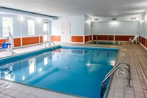 Baymont by Wyndham Richmond I-70 - Pool