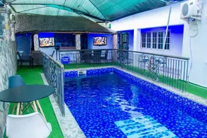 Flora Suites - Pool
