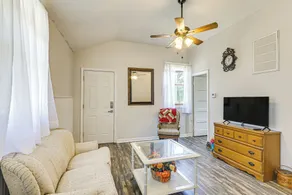 2 Mi to Main Street! Cozy Winfield Launchpad - Interiør