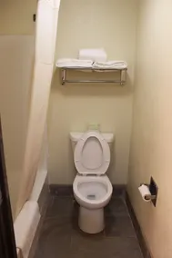 AmericInn by Wyndham West Burlington - Salle de bain