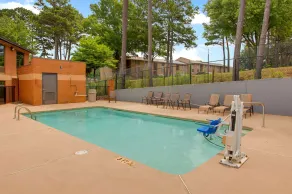 Clarion Pointe Atlanta Airport College Park - Piscine