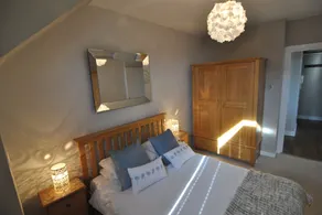 The Courtyard 2 Bedroom Apartments in Central Windsor with Parking - Rom
