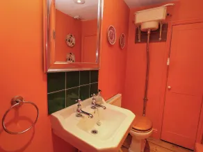 Chapel Cottage - Bathroom
