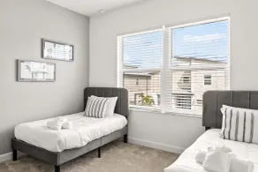 390 Strand Drive - Rom